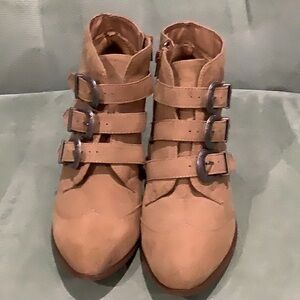 So Women’s Tan Suede boots with Buckle and Zipper Size 9